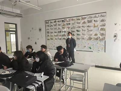 住校辅导员深入班级3