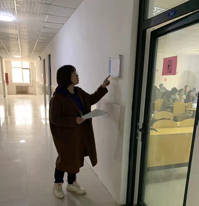 住校辅导员每日定期查班