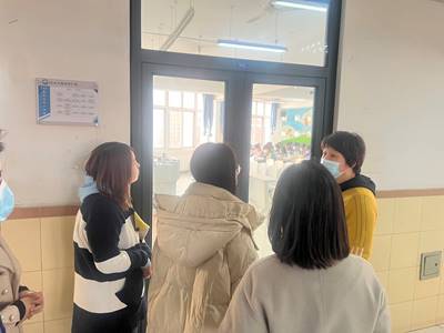 深入学生课堂巡课
