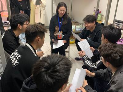 住校辅导员深入学生宿舍 (4)