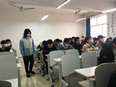 深入班级查课工作